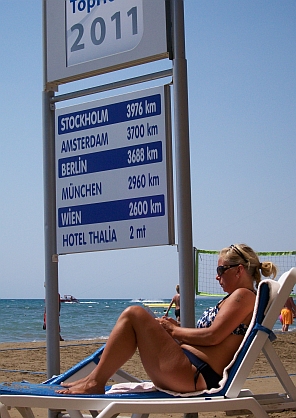 Thalia Beach Resort, Schild mit Frau